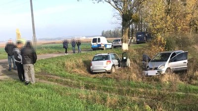 На Рівненщині легковики після зіткнення злетіли у кювет – поліція На Рівненщині легковики після зіткнення злетіли у кювет – поліція