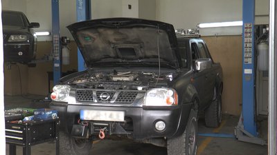 У Калуші на Франківщині працівники СТО безкоштовно ремонтують автомобілі для потреб військових У Калуші на Франківщині працівники СТО безкоштовно ремонтують автомобілі для потреб військових