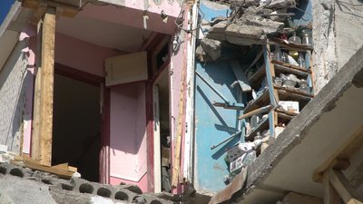 "Мамо, я ніколи не хотіла так жити, як в ту ніч". Історія подружжя, яке дивом вижило під завалами п’ятиповерхівки "Мамо, я ніколи не хотіла так жити, як в ту ніч". Історія подружжя, яке дивом вижило під завалами п’ятиповерхівки