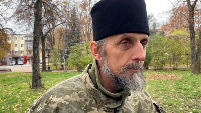 На Чернігівщині батько п’ятьох дітей пішов добровольцем капеланом у бойовий підрозділ, який воює під Бахмутом На Чернігівщині батько п’ятьох дітей пішов добровольцем капеланом у бойовий підрозділ, який воює під Бахмутом