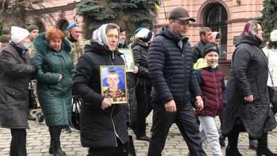 У Франківську відбулася хода, присвячена сьомій річниці битви за Дебальцеве У Франківську відбулася хода, присвячена сьомій річниці битви за Дебальцеве