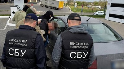 Затримання майора, якого підозрюють у вимаганні 100 тисяч за постачання для ЗСУ