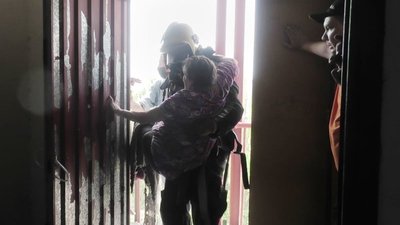 У Херсоні горіла квартира у багатоповерхівці У Херсоні горіла квартира у багатоповерхівці