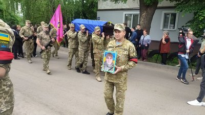 "Загинули в один день". У Сумах попрощалися із бойовими побратимами Анатолієм Антоновим та Юрієм Пономарьовим "Загинули в один день". У Сумах попрощалися із бойовими побратимами Анатолієм Антоновим та Юрієм Пономарьовим