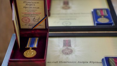 На Закарпатті сім'ям загиблих на війні поліцейських вручили державні нагороди