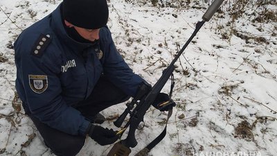 Вбив лосиху, а потім фасував її м'ясо: поліція затримала підозрюваного у вбивстві тварини