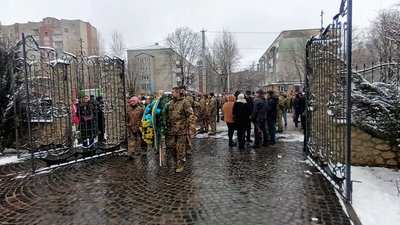 "Він завжди був попереду". У Тернополі попрощалися з командиром роти "Він завжди був попереду". У Тернополі попрощалися з командиром роти