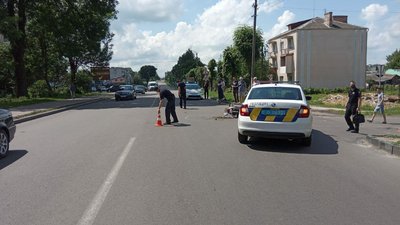 На Рівненщині водій авто збив мопедистку і втік. Каже, що злякався