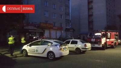 Луцькі пожежні встановлюють причину займання у супермаркеті Луцькі пожежні встановлюють причину займання у супермаркеті