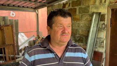 "Розгрібав завали, виліз сам. А по-сусідству загинув хлопець": жителі Слов'янська розказали про удар ввечері 21 червня "Розгрібав завали, виліз сам. А по-сусідству загинув хлопець": жителі Слов'янська розказали про удар ввечері 21 червня