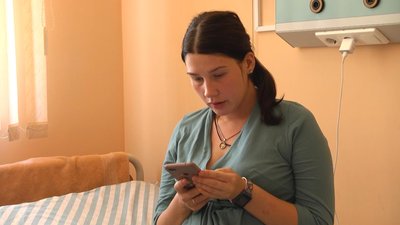 Харків'янка Анна Калішенко вагітною втікала з рідного міста від бомбардувань після кількох днів, проведених у сирому підвалі. Зараз у перинатальному центрі на збереженні. Харків'янка Анна Калішенко вагітною втікала з рідного міста від бомбардувань після кількох днів, проведених у сирому підвалі. Зараз у перинатальному центрі на збереженні.