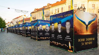 На Закарпатті вшанували пам'ять полеглих захисників України На Закарпатті вшанували пам'ять полеглих захисників України