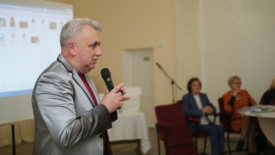 На Тернопільщині презентували книгу про Назарія Яремчука На Тернопільщині презентували книгу про Назарія Яремчука
