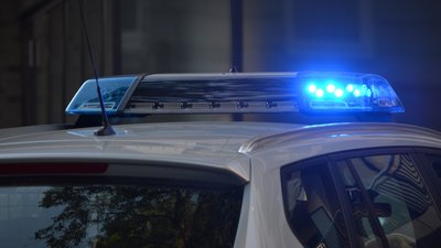 На Франківщині нетверезий чоловік посварився із сім'єю переселенців та хотів забрати їхній автомобіль — поліція