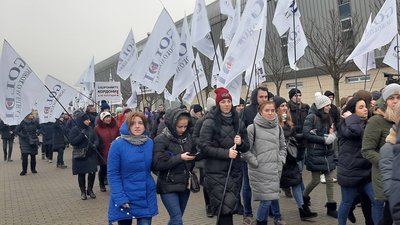Працівники Рівненського льонокомбінату протестують у Львові Працівники Рівненського льонокомбінату протестують у Львові