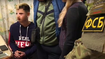 Окупанти залишили двох підлітків під вартою