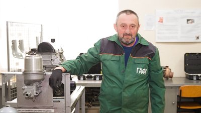Микола Новіков з Кучерівки, кий здобув фах