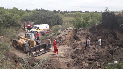 У П'ятихатському районі внаслідок зсуву грунту засипало чоловіка та дитину