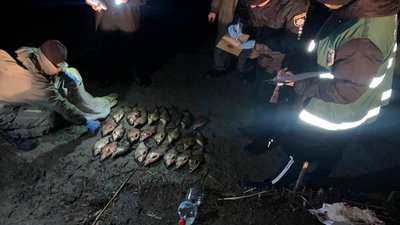 На Черкащині виявили чоловіка, який незаконно виловлював рибу На Черкащині виявили чоловіка, який незаконно виловлював рибу