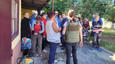 Прифронтові села Миколаївщини — гуманітарна допомога надходить Прифронтові села Миколаївщини — гуманітарна допомога надходить