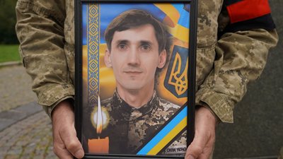 В Ужгороді попрощалися із загиблим захисником Сергієм Вдовиченком