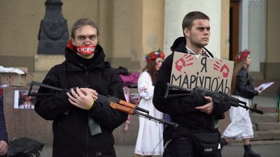 У Полтаві вимагали "зелених коридорів" для жителів Маріуполя та військових, які обороняють місто У Полтаві вимагали "зелених коридорів" для жителів Маріуполя та військових, які обороняють місто