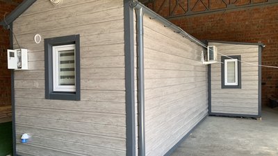 Вимушені переселенці з Києва будують модульні будинки у Чернівецькій області Вимушені переселенці з Києва будують модульні будинки у Чернівецькій області