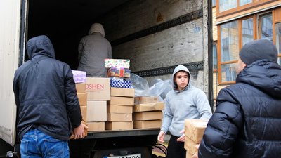 "Зібрали більше, ніж планували": у Балаклію з Вінниці відправили гумвантаж "Зібрали більше, ніж планували": у Балаклію з Вінниці відправили гумвантаж
