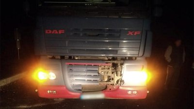 На Хмельниччині водій вантажівки збив жінку. Травмована померла на місці події