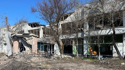 Селище Посад-Покровське, що на Херсонщині, відновлюють після обстрілів Селище Посад-Покровське, що на Херсонщині, відновлюють після обстрілів