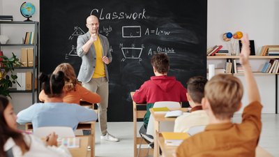 Не вакцинувалися: у Вінниці 130 освітян відсторонили від роботи