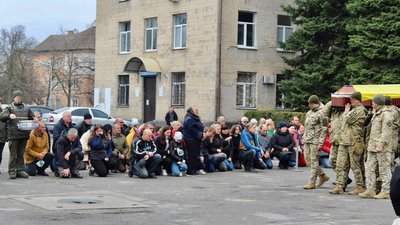 На війні з Росією загинули бійці з чотирьох громад Кіровоградщини На війні з Росією загинули бійці з чотирьох громад Кіровоградщини