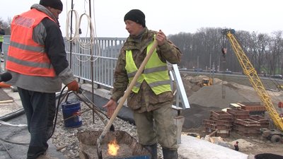 На Черкащині ремонтують міст через залізницю На Черкащині ремонтують міст через залізницю