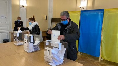 "Наклеп, фейки, фабрикації". Як обирали ректора Одеського економічного університету