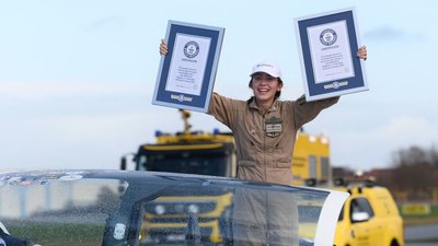 19-річна дівчина самостійно облетіла світ і встановила рекорд 19-річна дівчина самостійно облетіла світ і встановила рекорд