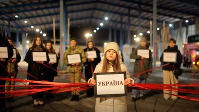 Живий ланцюг єдності на кордоні України та Польщі
