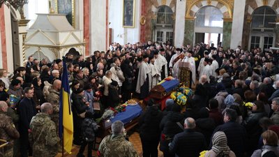У Луцьку попрощалися з загиблими бійцями Тарасом Медведчуком та Євгенієм Філясом У Луцьку попрощалися з загиблими бійцями Тарасом Медведчуком та Євгенієм Філясом