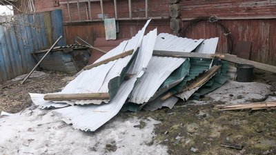 "У туалеті пробоїна, ванна посипалась": мешканці Дружби на Сумщині про наслідки влучань "У туалеті пробоїна, ванна посипалась": мешканці Дружби на Сумщині про наслідки влучань