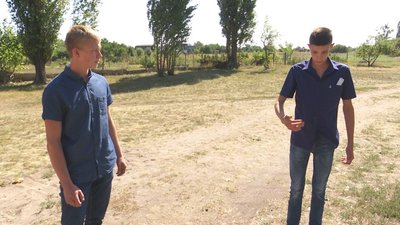 Батьки хлопця із Орлівщини вимагають покарання охоронця школи, який його травмував Батьки хлопця із Орлівщини вимагають покарання охоронця школи, який його травмував