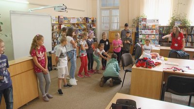 Учасники арт-терапії грають у "Крокодила" Учасники арт-терапії грають у "Крокодила"