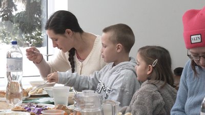 У Тлумачі на Франківщині відкрили соціальну їдальню. Репортаж У Тлумачі на Франківщині відкрили соціальну їдальню. Репортаж