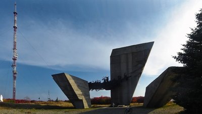 Монумент "Атака" Монумент "Атака"