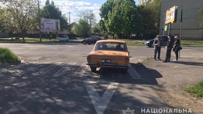 У Мукачеві на переході закарпатець збив 16-річну дівчину. В неї перелом кісток тазу