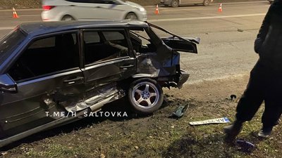 У Харкові Lexus в'їхав у "Жигулі": водія ушпиталили з травмами У Харкові Lexus в'їхав у "Жигулі": водія ушпиталили з травмами