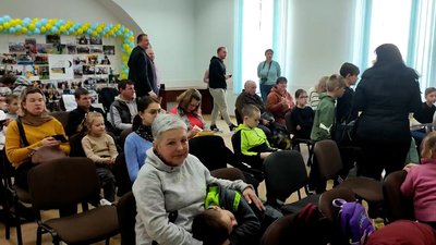 У Житомирі для дітей-переселенців волонтери організували свято У Житомирі для дітей-переселенців волонтери організували свято