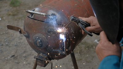 Бандеропіч для українських захисників майструють троє вінничан Бандеропіч для українських захисників майструють троє вінничан