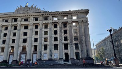 Наслідки удару РФ поблизу будівлі Харківської ОДА 28 серпня: фоторепортаж