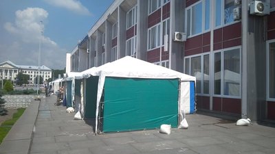 В центрі Запоріжжя попри карантин влаштували виносний ярмарок