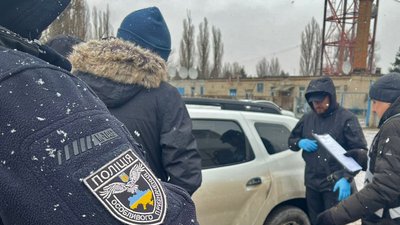 Правоохоронці затримують підозрюваного