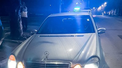 Мерседес, на якому дрифтували поблизу одного із розважальних центрів Луцька